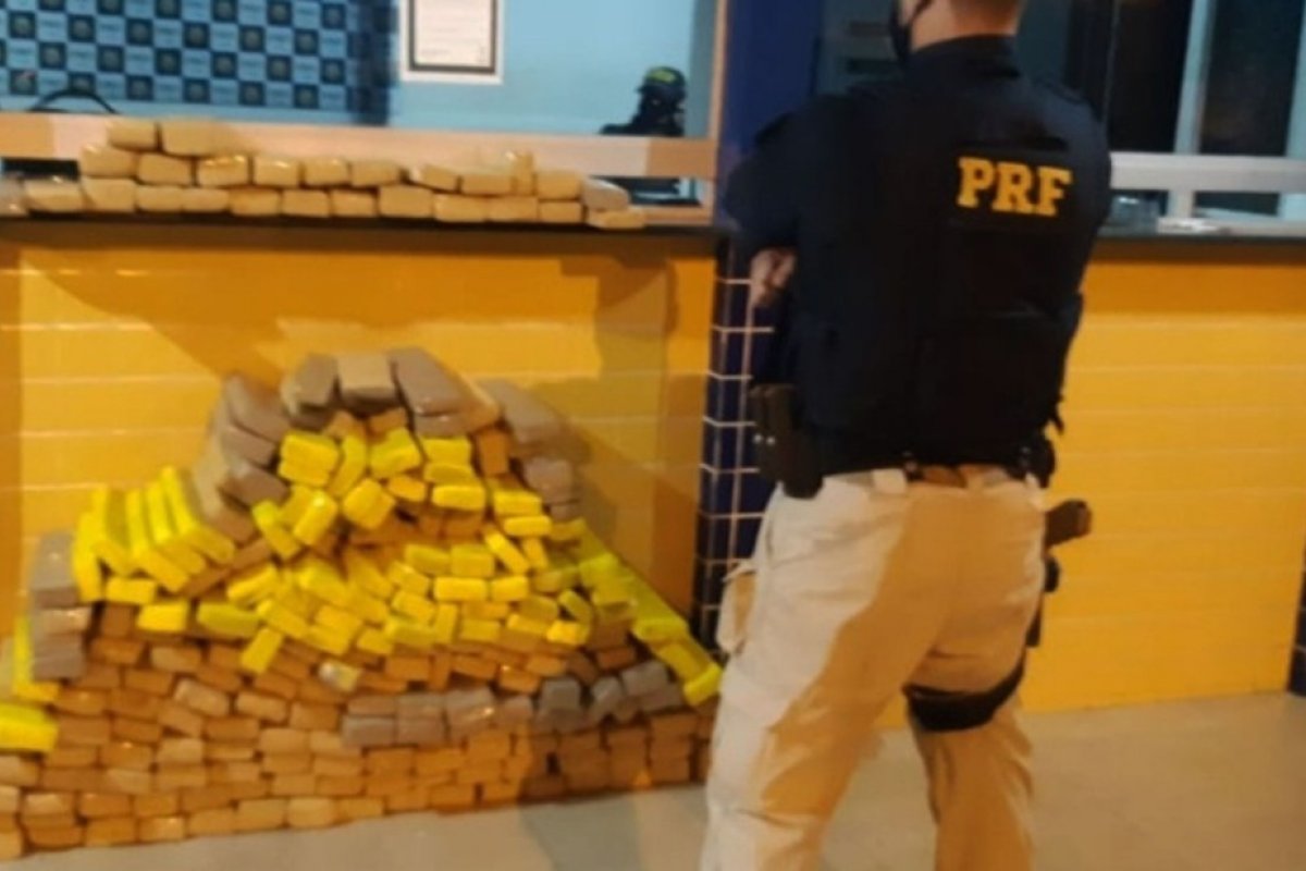 Dois homens são presos e 200 kg de maconha apreendidos, em Feira de Santana