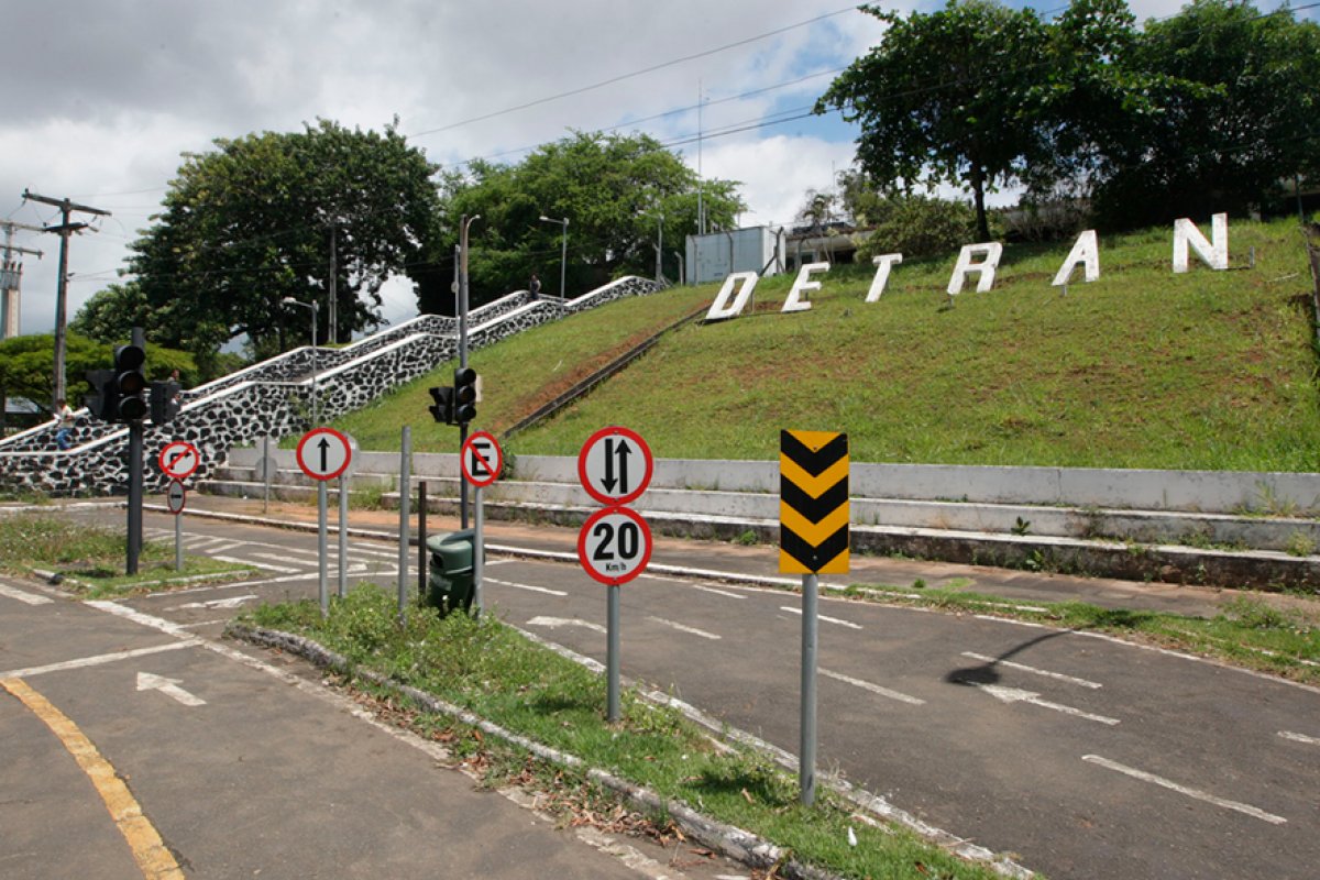 Detran: Donos de veículos com placas finais 9 e 0 têm até final de julho para regularizar licenciamento anual