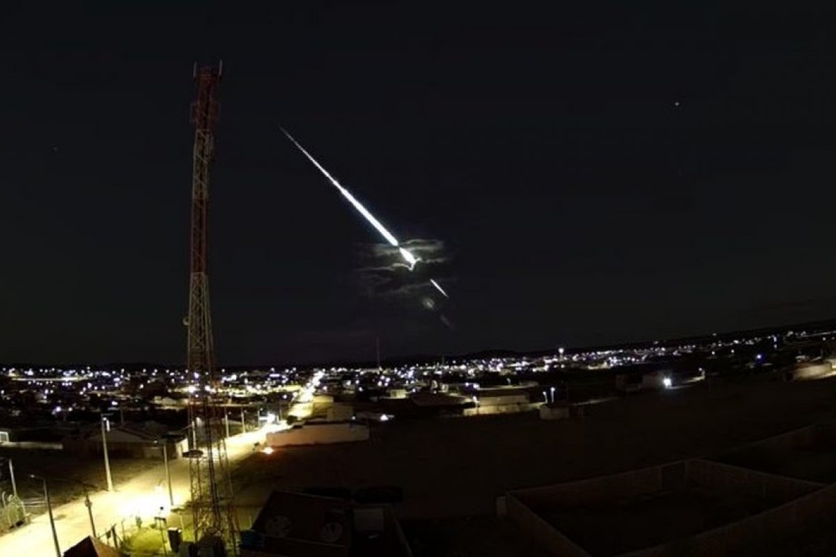 Meteoro brilhante é visto no Sertão de Pernambuco, Ceará e na Bahia