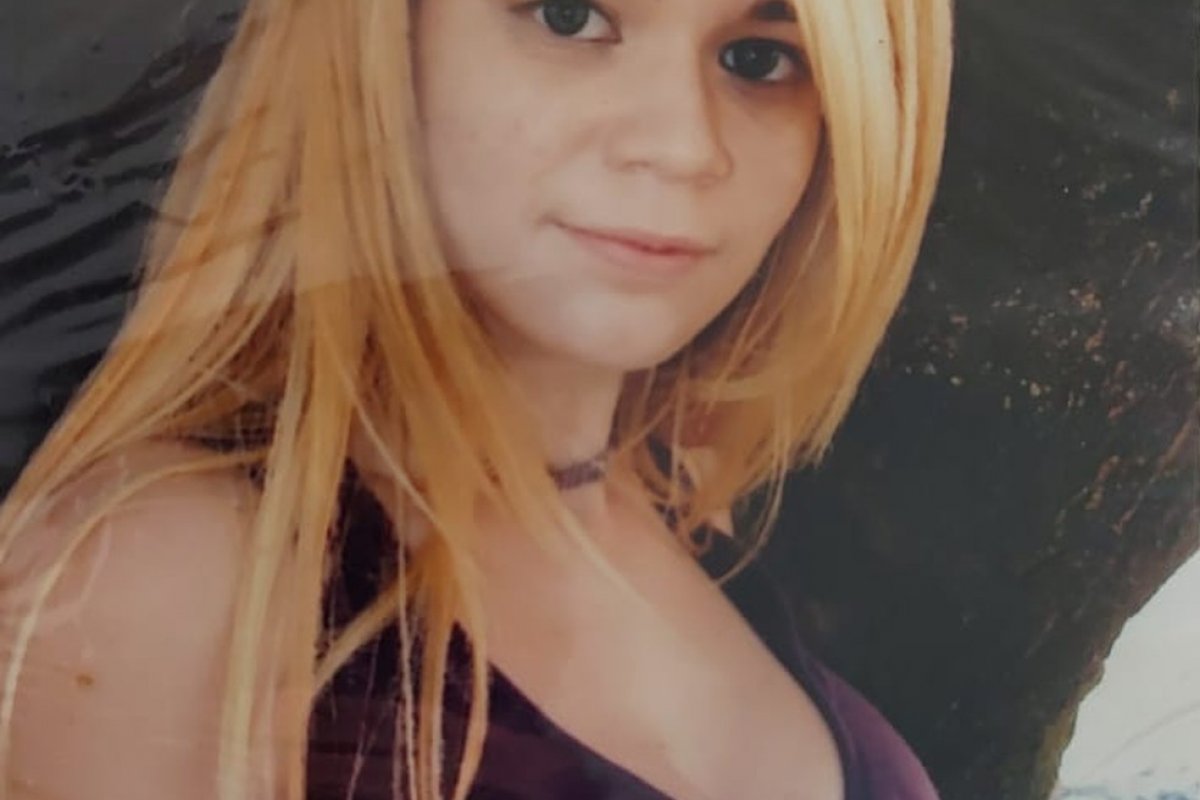 Corpo de mulher é encontrado dentro de uma geladeira em um apartamento