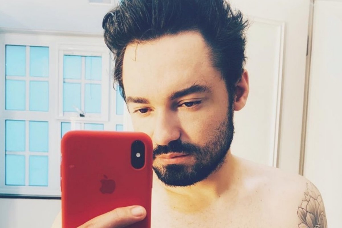 Sem vergonha: Fernando posa de sunga branca na neve e Sorocaba alerta: “Apaga que dá tempo”