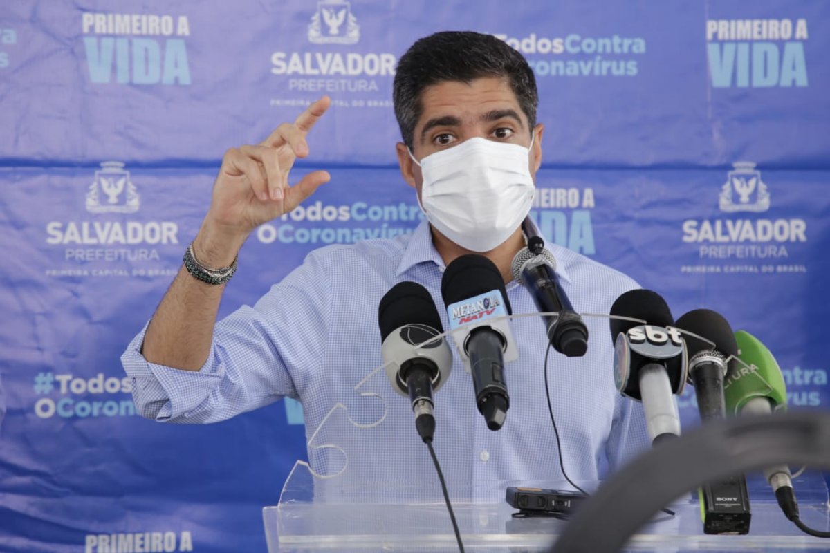 Neto prevê possibilidade de retorno às aulas em setembro