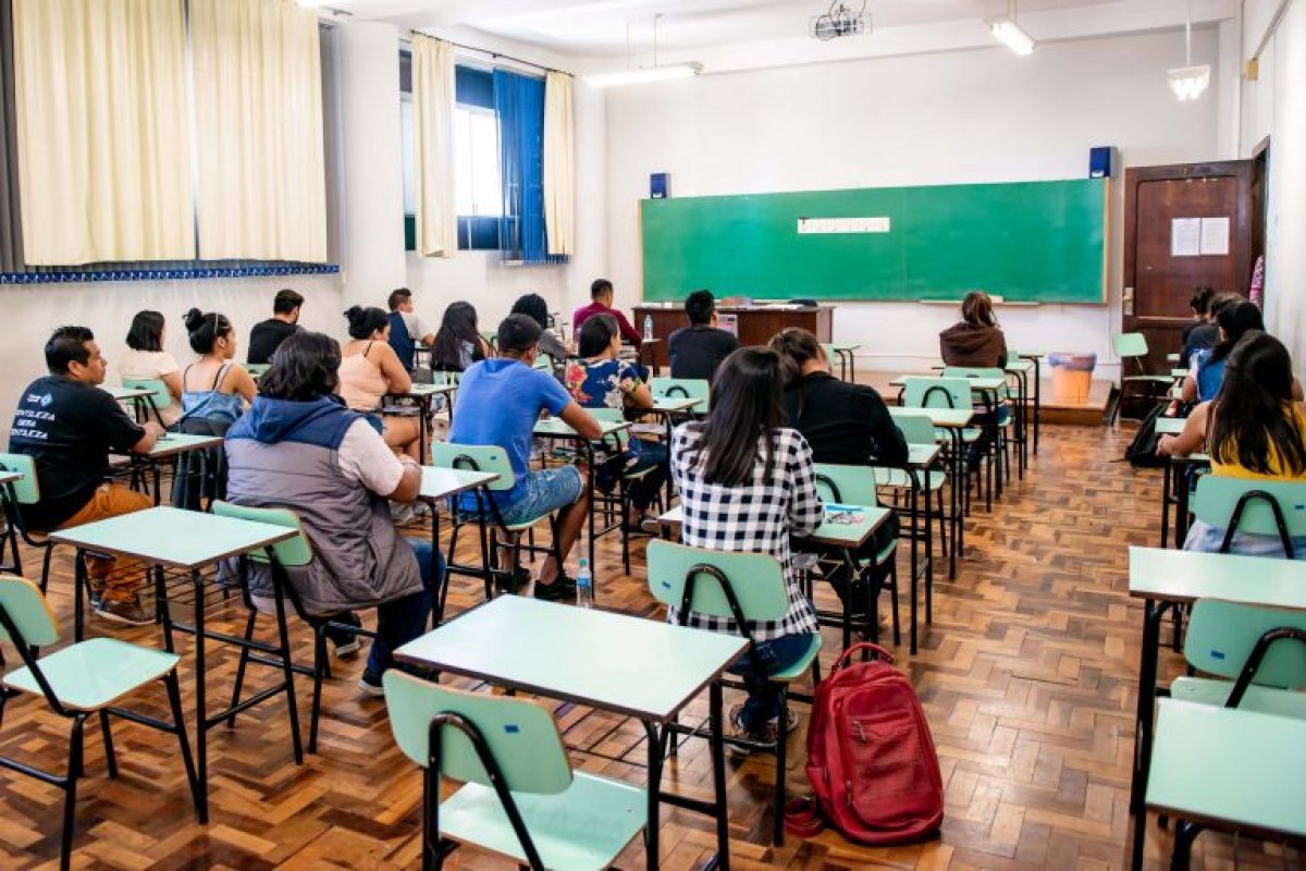 PL prevê criação de bolsa emergencial para alunos de universidades particulares durante pandemia