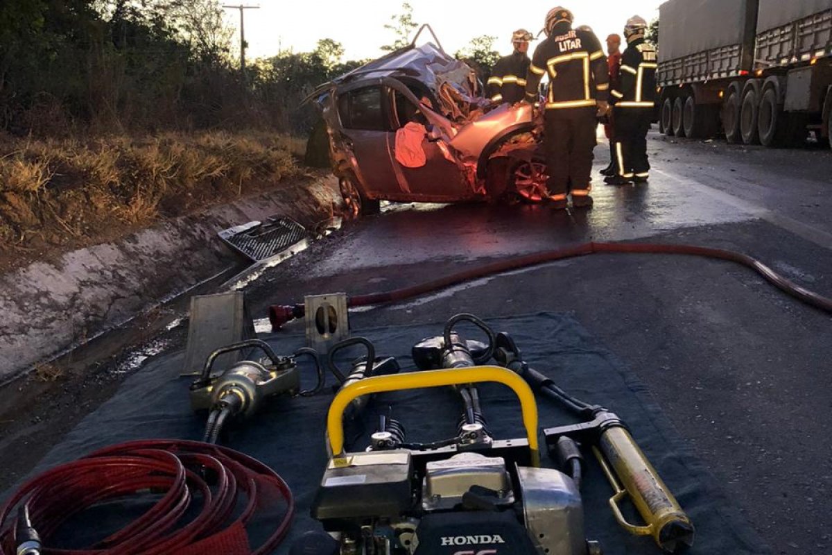 Bombeiros resgatam corpo de motorista após acidente em Barreiras