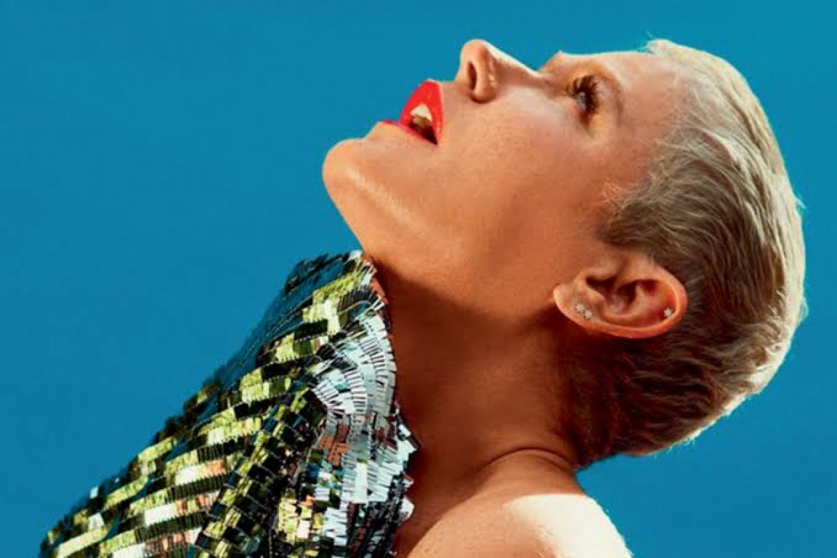 Em entrevista, Xuxa cita vontade de 'esticar o pescoço' e fala de plástica malsucedida