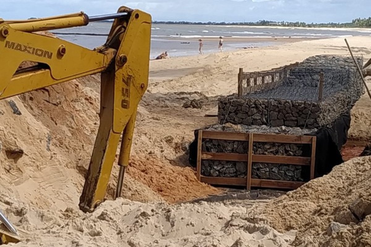 Ministério da Economia embarga obra de contenção no litoral norte da Bahia