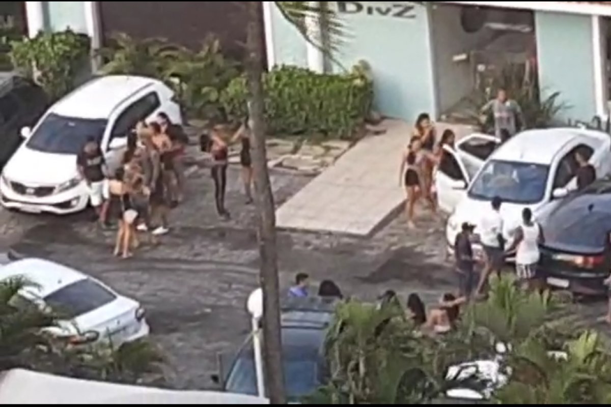Veja vídeo: contrariando medidas de isolamento, grupo é visto fazendo festa na Pituba, em Salvador