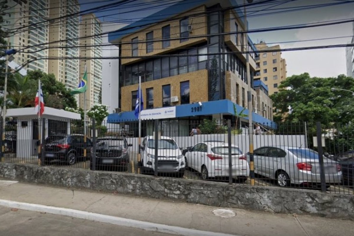 Grupo invade Secretaria de Educação de Salvador e furta objetos