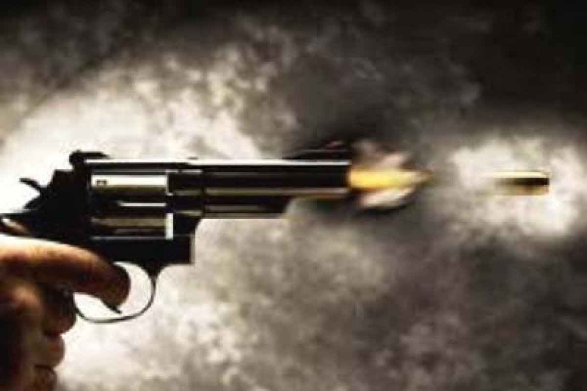 Homem morre após ser baleado por passageiro em ônibus