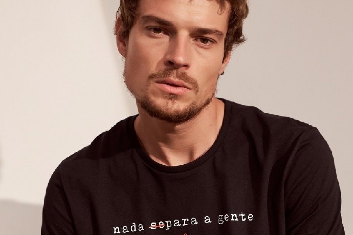 Forum lança t-shirts e máscaras com palavras de motivação inspiradas nas escritas de Mario Quintana e Cora Coralina