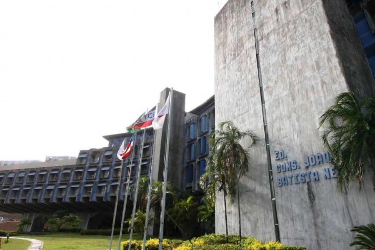 TCM pune ex-prefeito de Caém por dívida milionária com o INSS