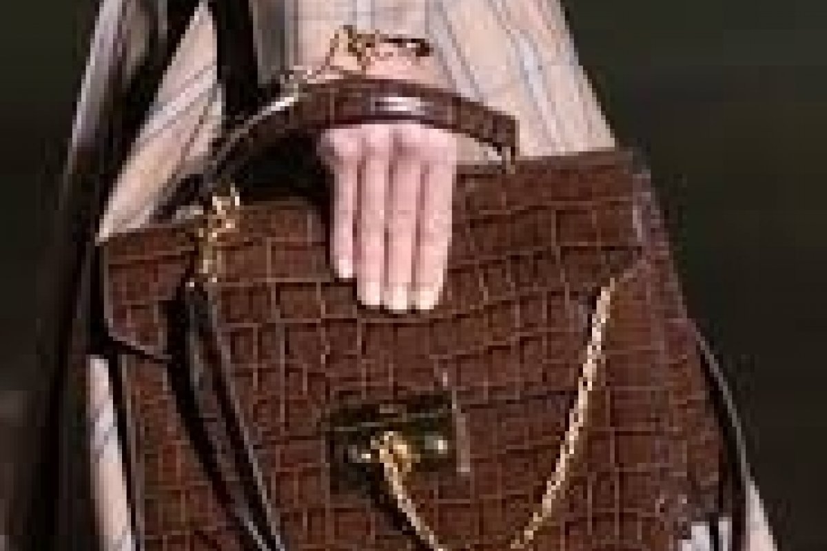 Renomada marca britânica deixa de produzir roupas e calçados