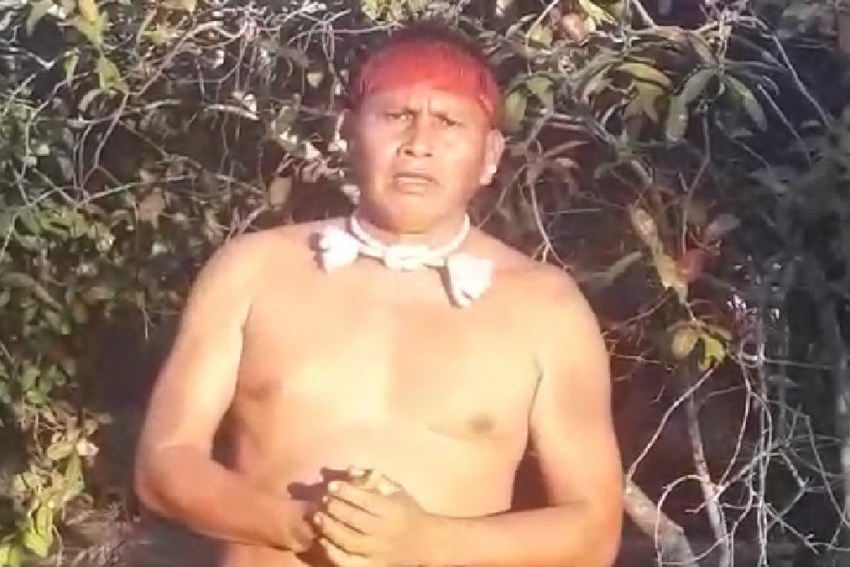 Vídeo: "O presidente Jair Bolsonaro distribuiu recursos para atacar o coronavírus. Por que que estamos morrendo?", denuncia Cacique Xavante