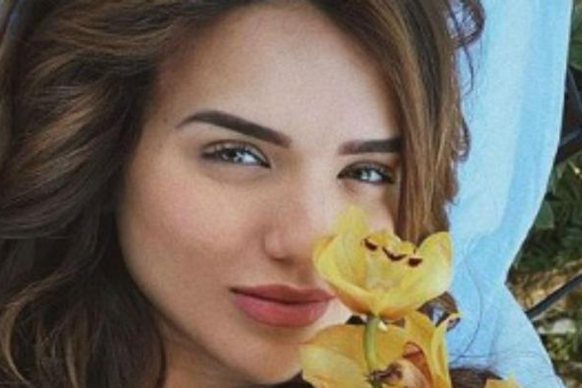 Uau: Rafa Kalimann dispensa sutiã e surge enrolada em lençol