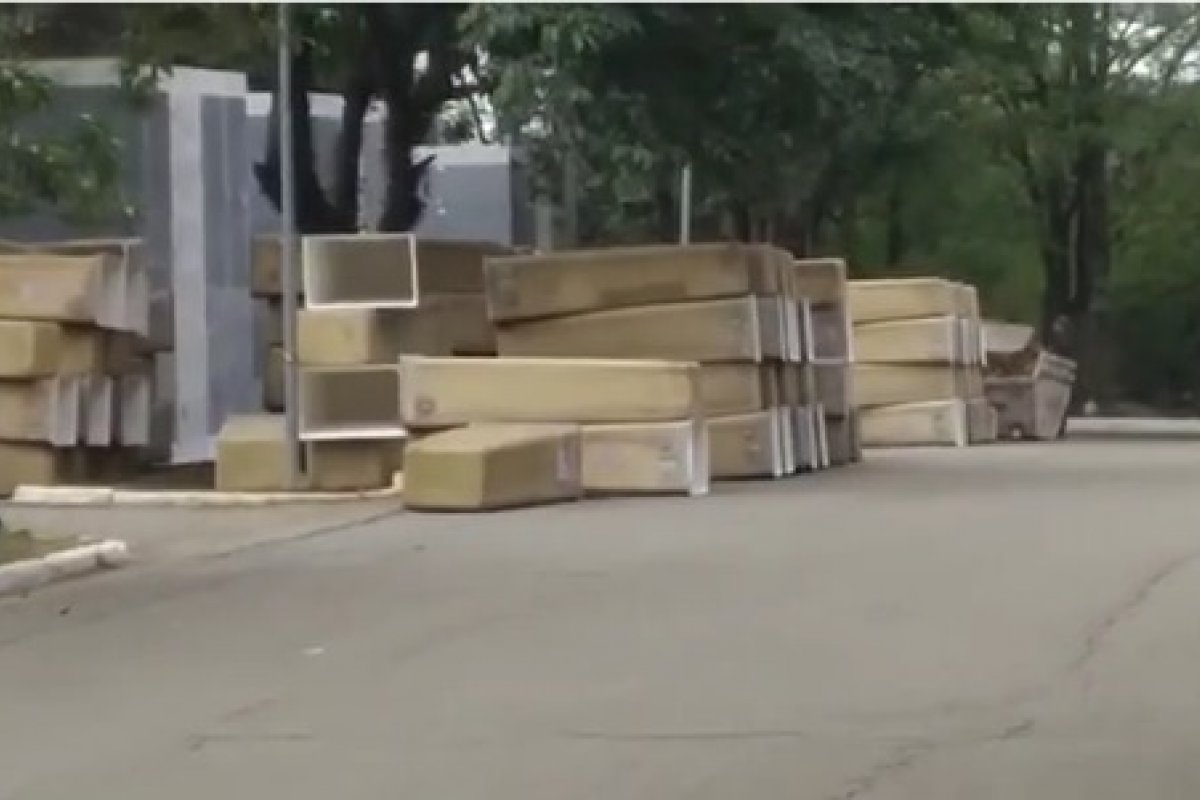Veja vídeo: Caixões são abandonados em São Paulo