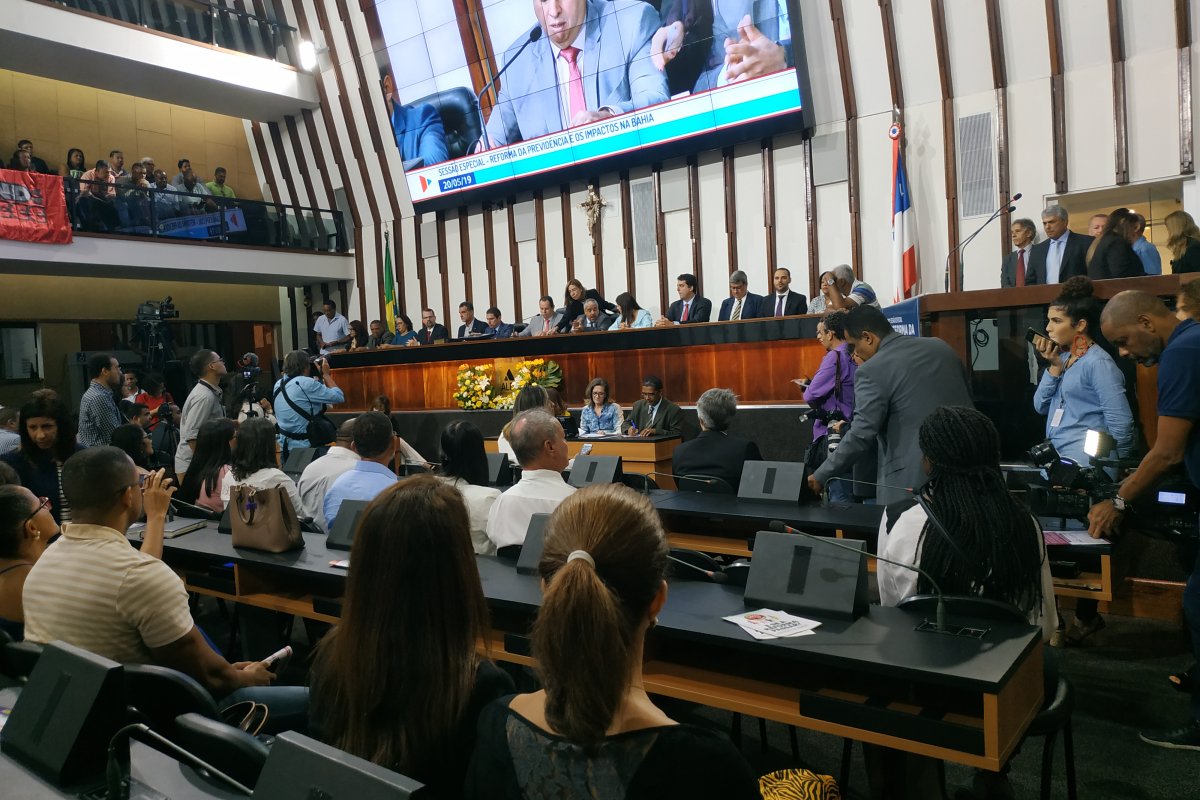 Deputados e sindicalistas discutem reforma da Previdência durante audiência pública na Assembleia Legislativa da Bahia