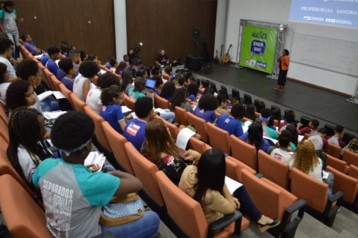 Aulão para Enem prepara, fortalece e ameniza ansiedade dos alunos em Salvador