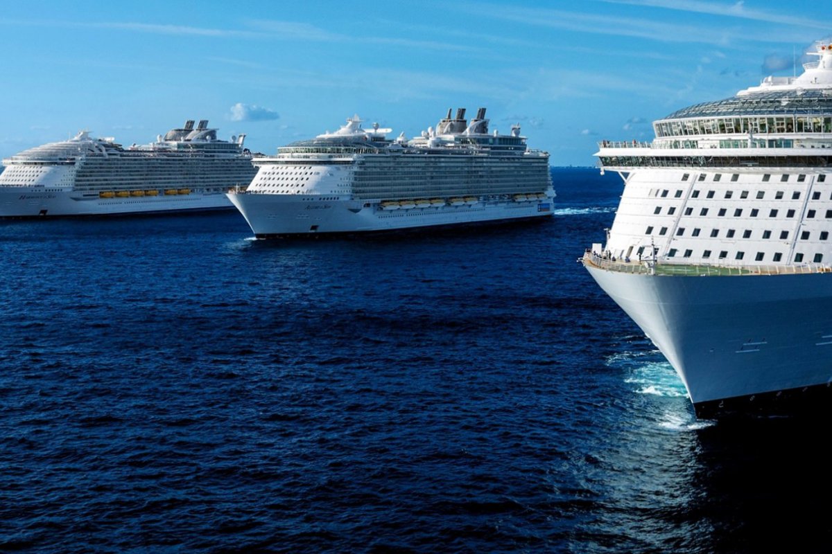 Pandemia deixa marinheiros confinados em cruzeiros ao redor do mundo
