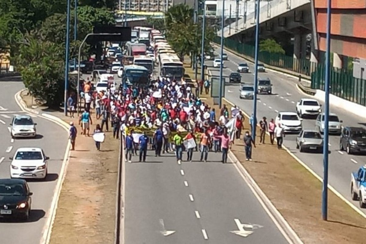 Rodoviários intermunicipais realizam protesto em Salvador