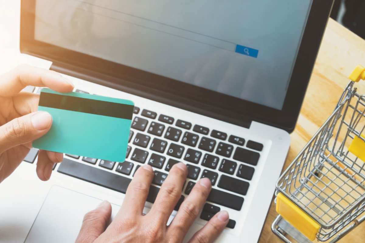 Estudo revela que 42% dos brasileiros devem comprar menos após a quarentena