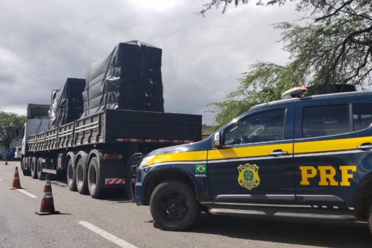PRF apreende veículo de carga adulterado na BR 116 em Jequié
