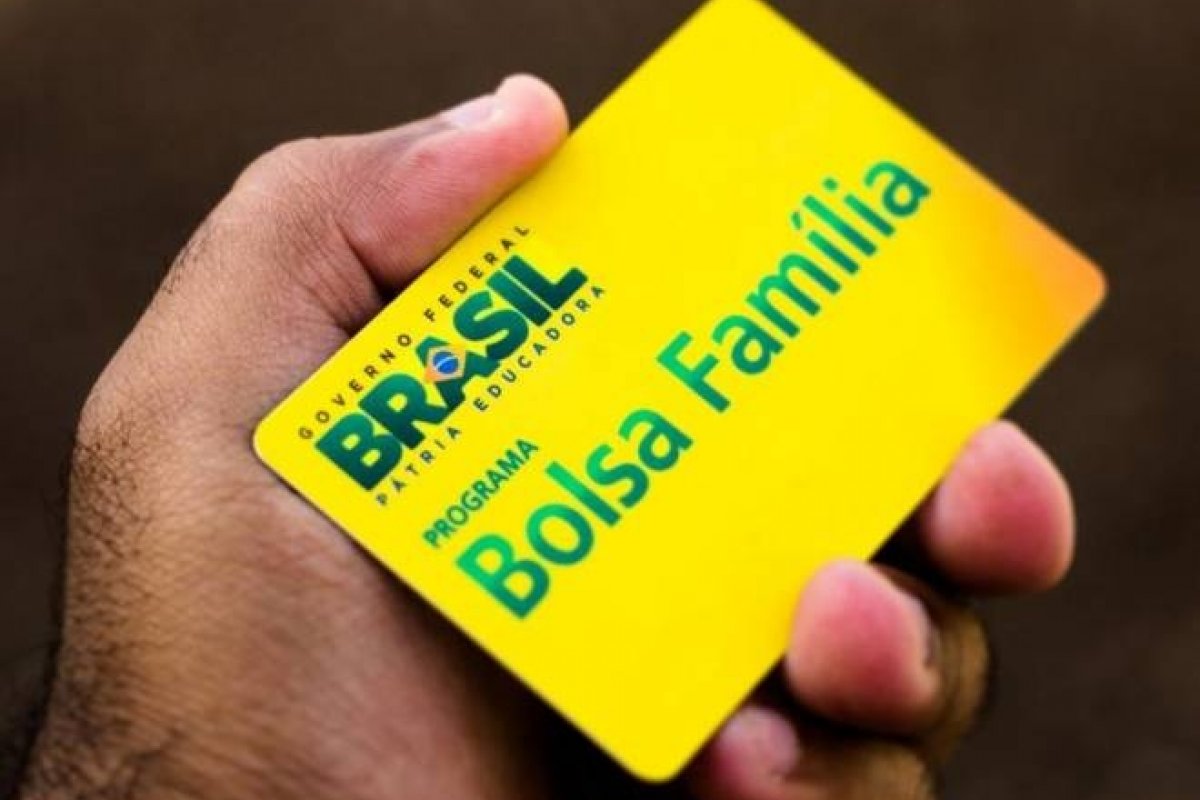 Cadastrados no Bolsa Família com NIS final 2 são autorizados a sacar auxílio emergencial