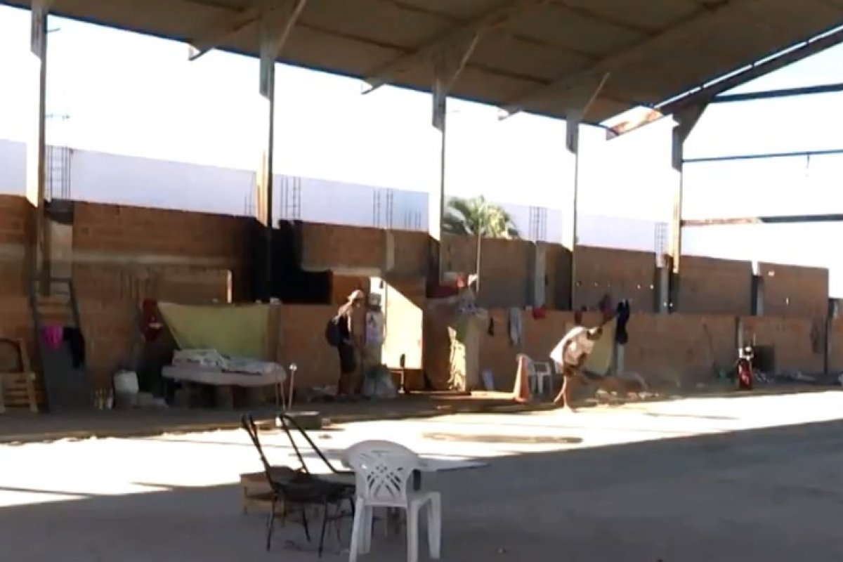 Morador de rua é queimado enquanto dormia no oeste da Bahia