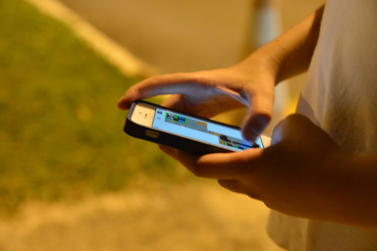Falha em carregador de celular pode colocar vidas de usuários em risco