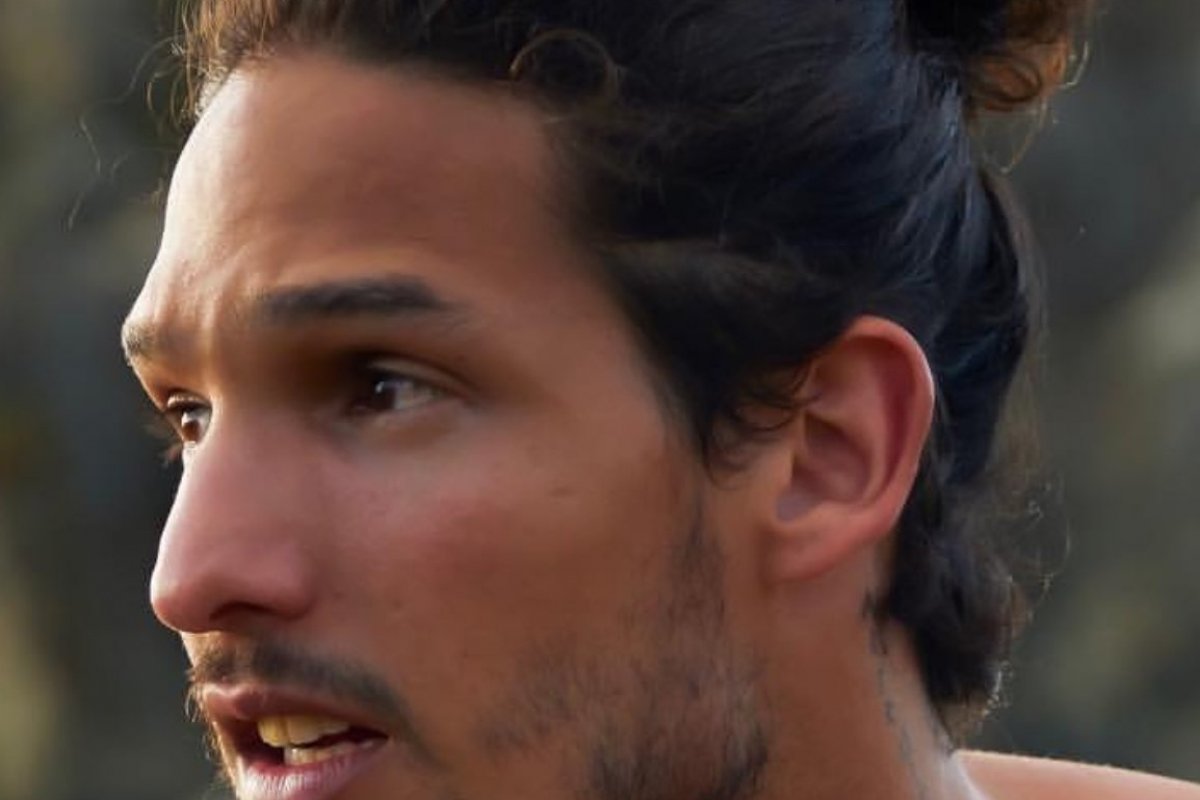 João Zoli surge em foto totalmente sem roupa