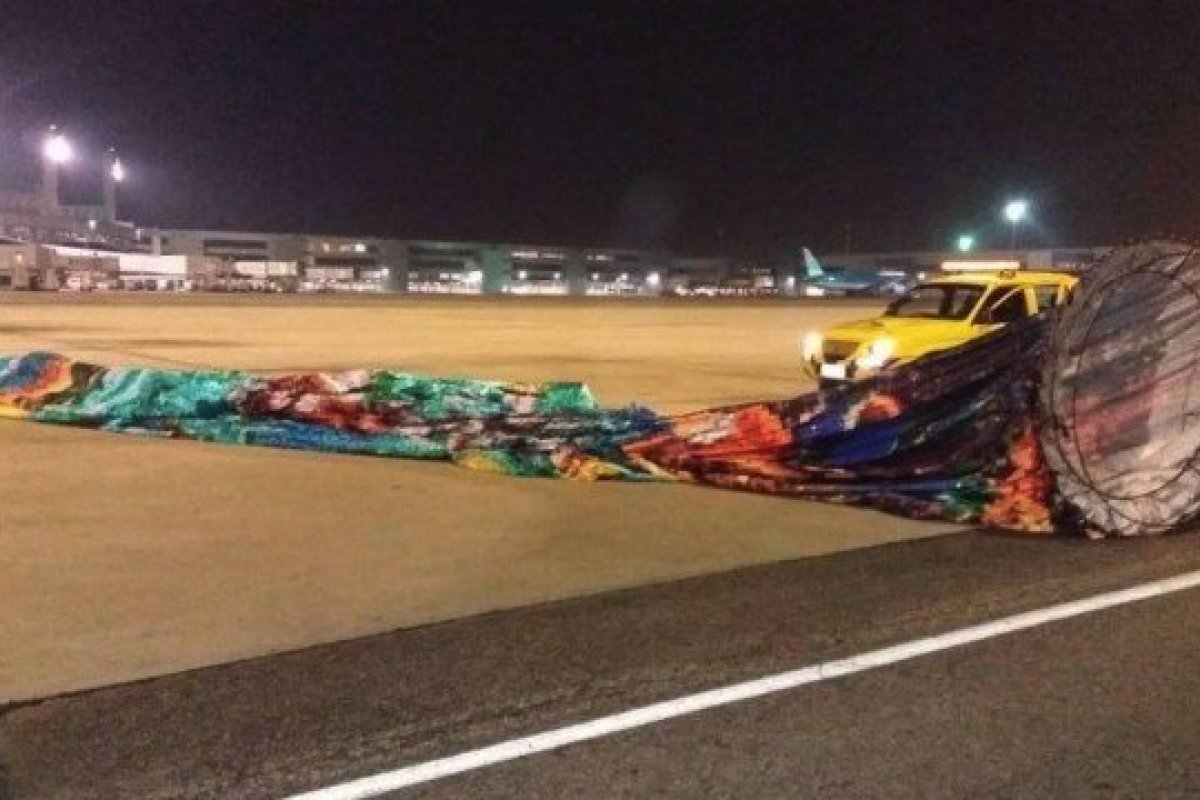 Baloeiros invadem aeroporto no Rio atrás de balão e trocam tiros com policiais