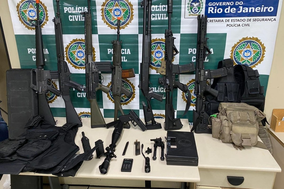 Polícia do Rio de Janeiro abre inquérito para investigar vídeo com homens armados acompanhados de crianças