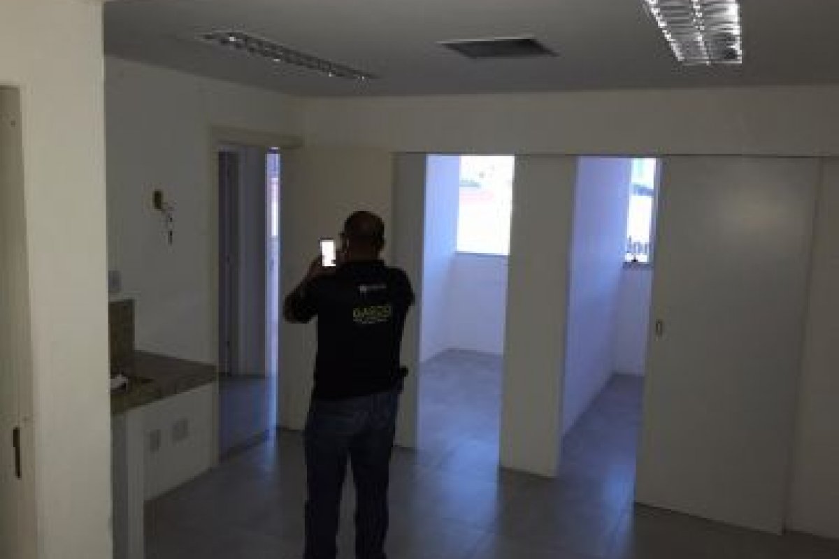 Operação Divisa: MP cumpre mandados em Salvador por desvios em coleta de lixo