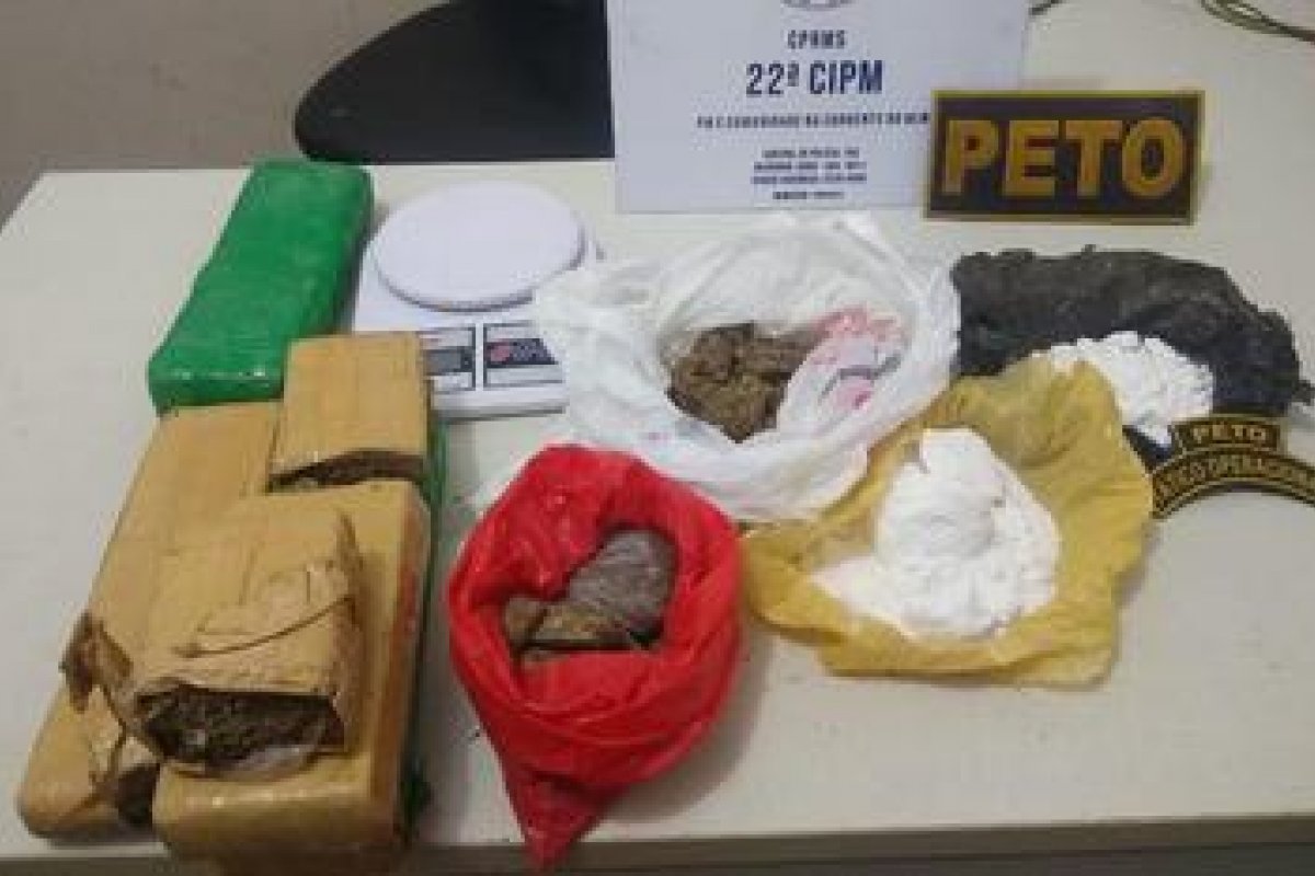 Polícia apreende drogas em conjunto habitacional por meio de uma denuncia anônima