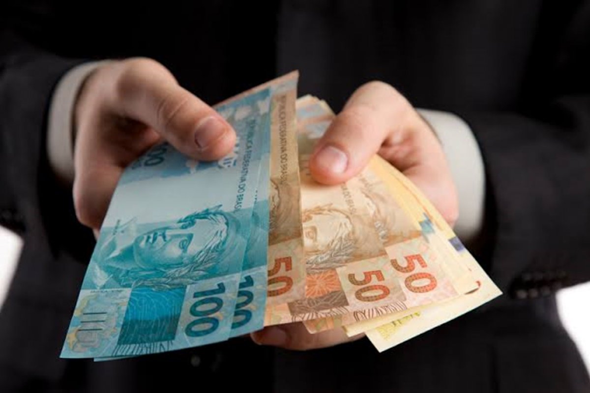 Pesquisa sobre os impactos da crise de Covid-19 revela uma tendência de congelamento de salários