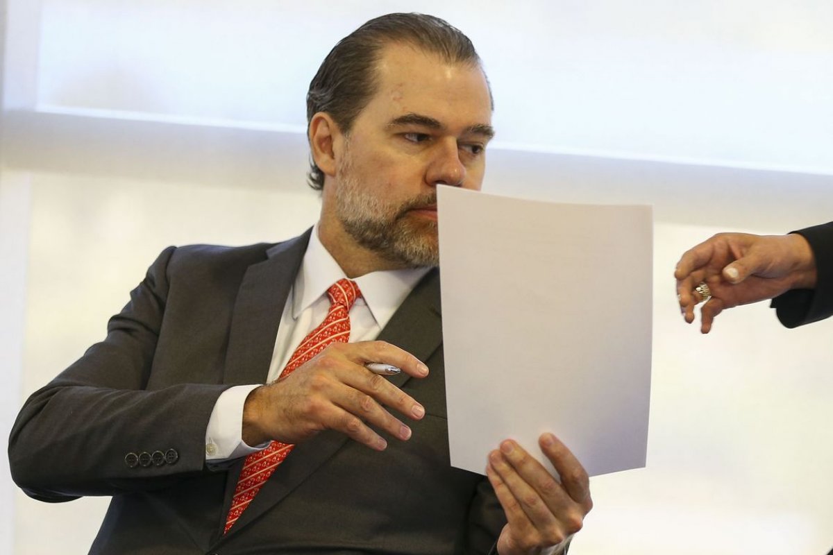 Luz demais também cega