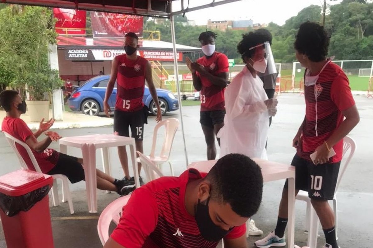 Vitória anuncia que nenhum dos jogadores apresentaram resultado positivo para covid-19