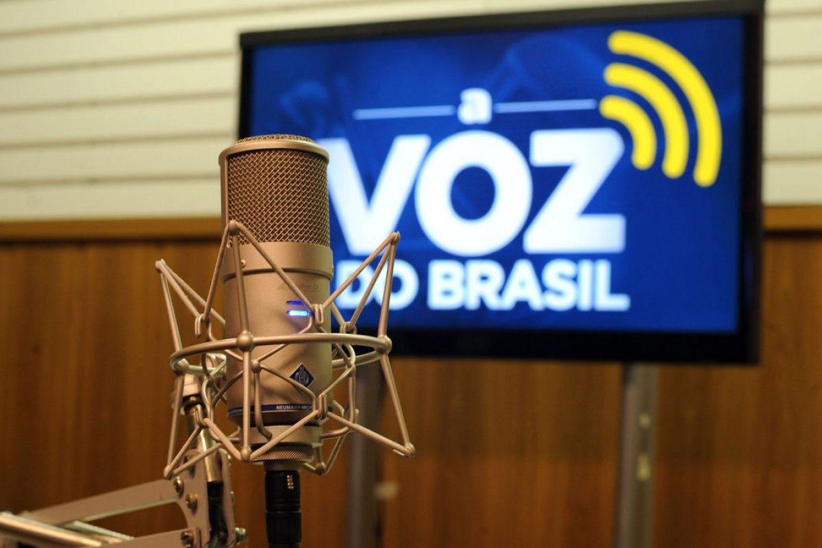 A Voz do Brasil completa 85 anos no ar