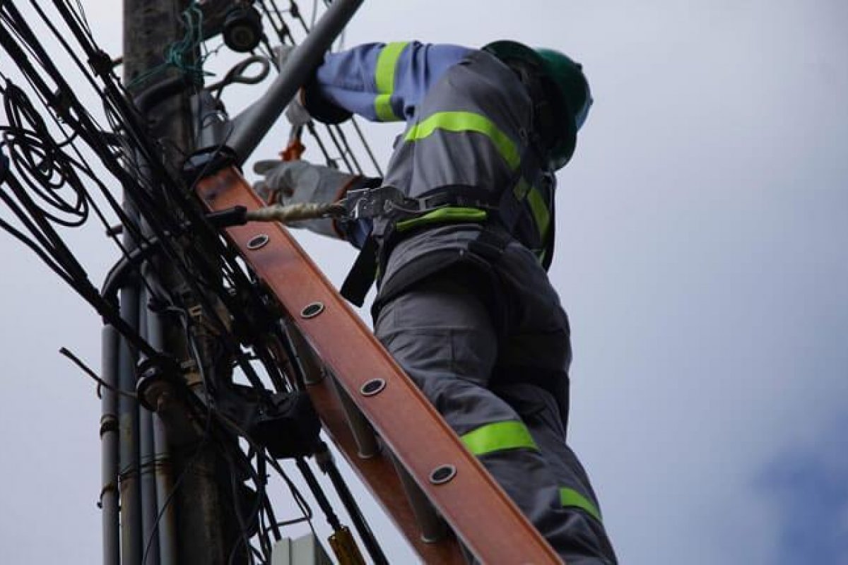 MP-BA apresenta ação contra Coelba por irregularidades em serviços prestados em bairros de Salvador