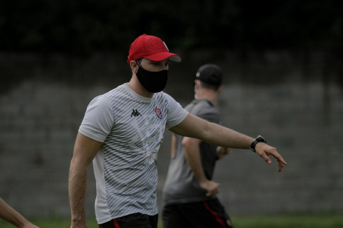 Empatados no número de pontos, Vitória e Bahia de Feira se enfrentam no retorno do Baianão