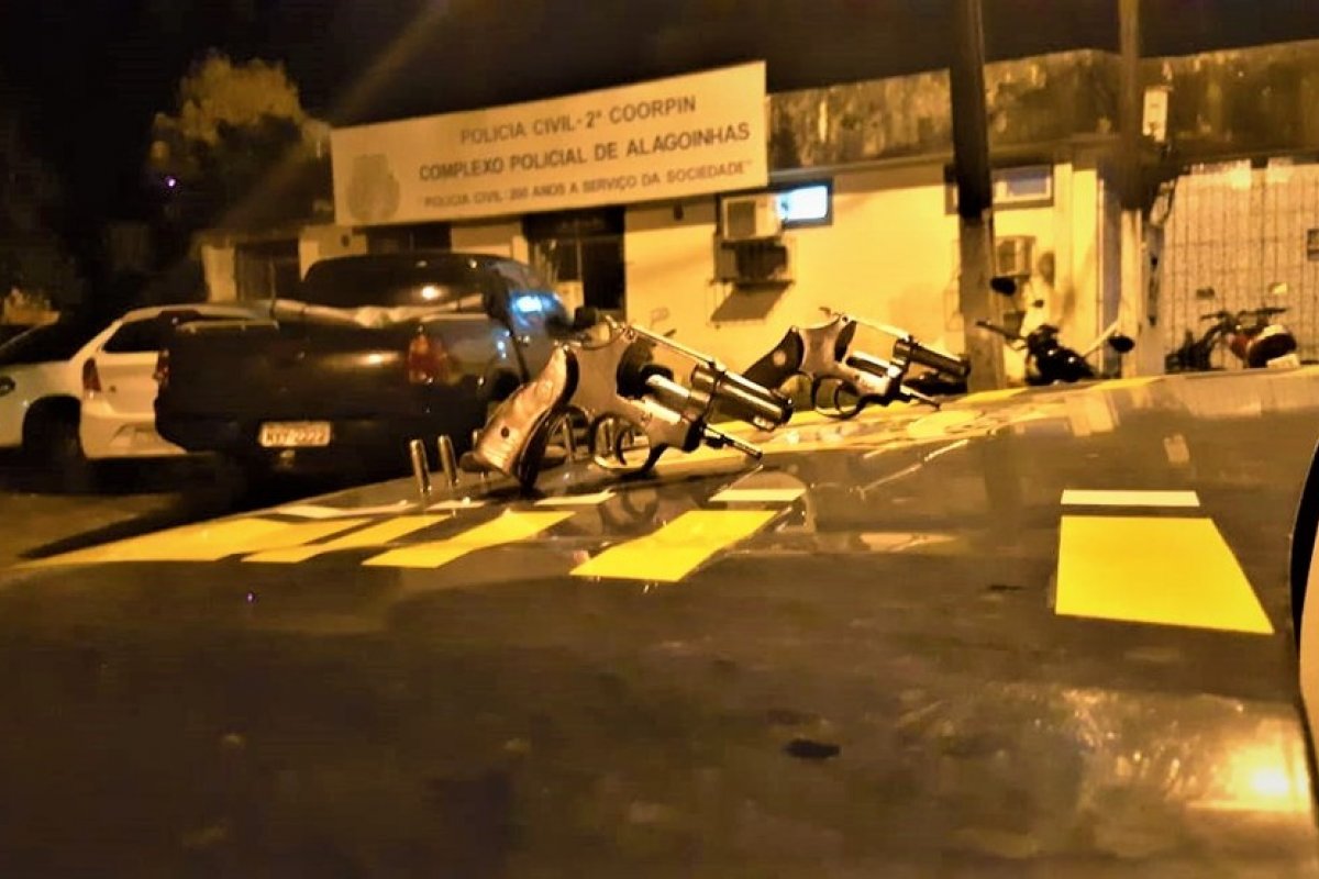 Presos cinco suspeitos de integrar grupo especializado em assalto a ônibus em Alagoinhas