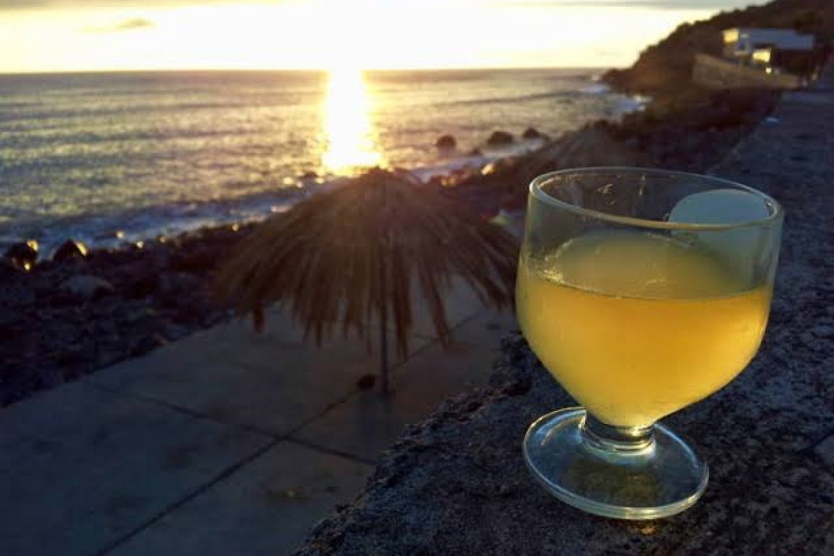 5 bebidas para provar na Ilha da Madeira