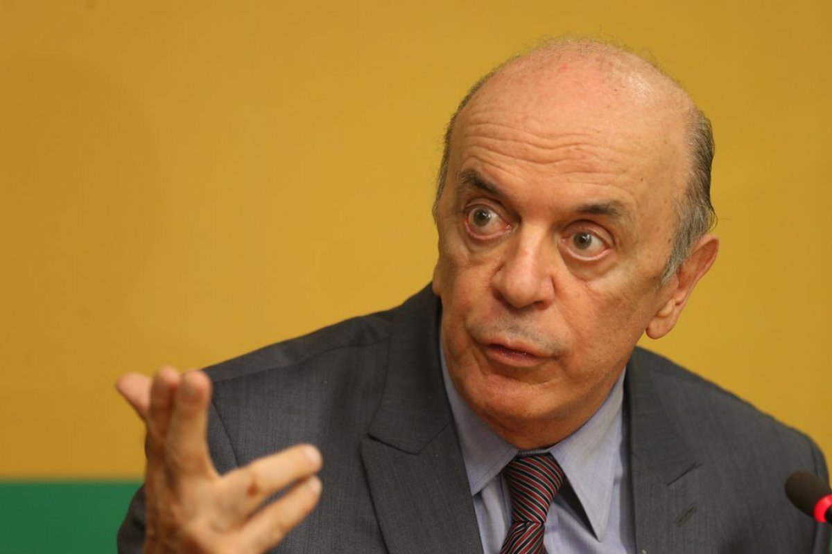 Serra envia três pedidos ao ministro Gilmar Mendes para que as investigações sejam levadas ao Supremo