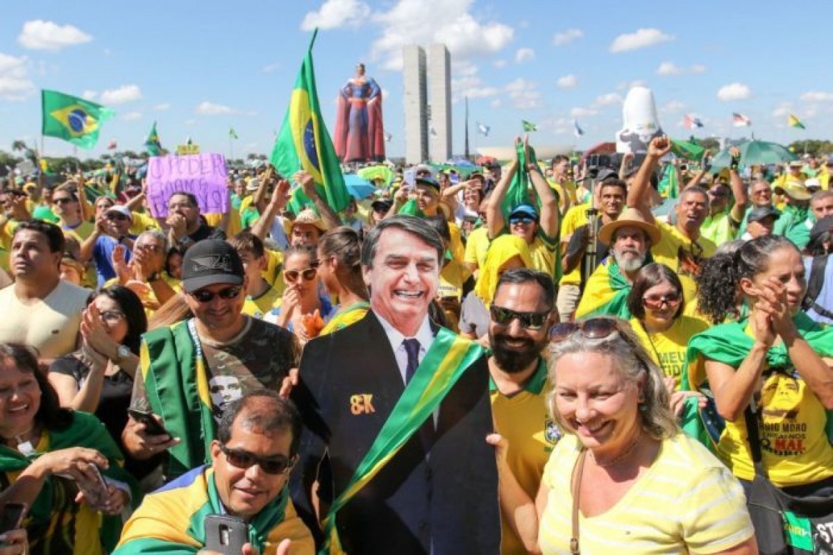Pesquisa aponta Bolsonaro como o favorito para as eleições presidenciais em 2022