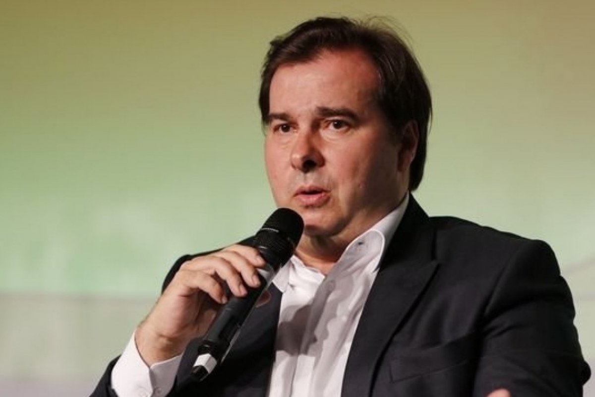 "Um SUS moderno, de melhor qualidade", prevê Maia após criação de um projeto de lei