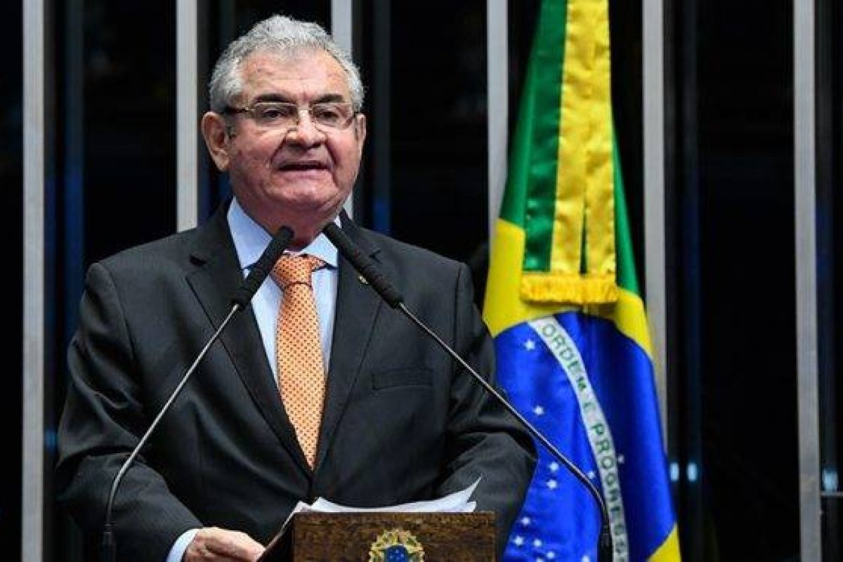 Coronel diz que Bolsonaro tem se afastado de seguidores que "só querem o conflito