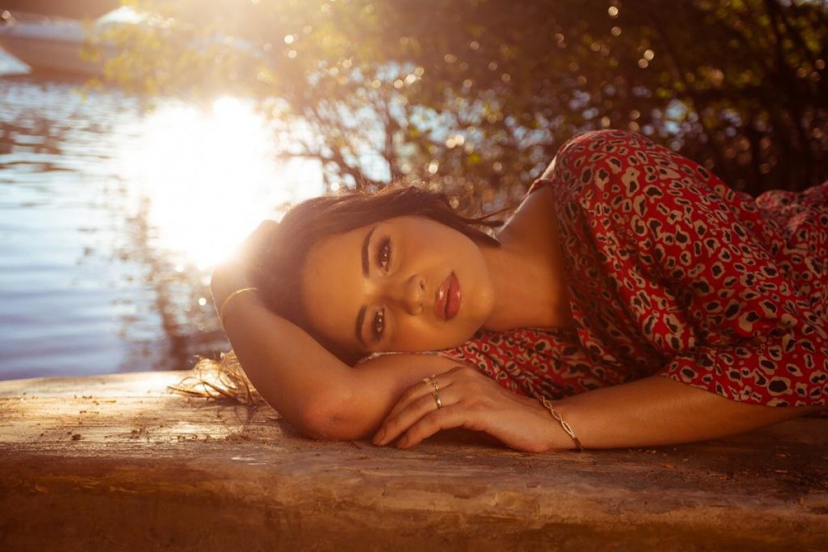 Empresa produz campanha no Sul da Bahia com a influencer Rebeka Guerra