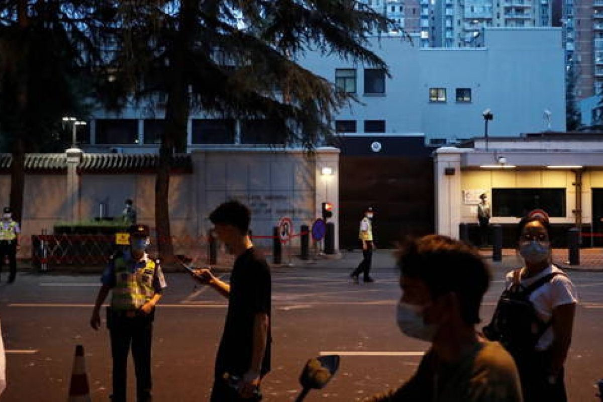 Consulado dos EUA na China amanhece com forte segurança