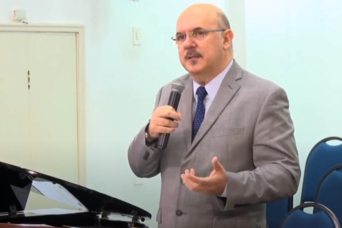 Ministro da Educação diz que teve principio de pneumonia