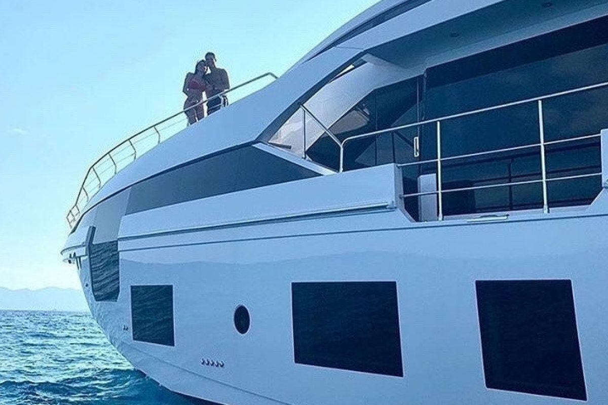 Poder al mare: Cristiano Ronaldo navega em nova “casa” de luxo pelo Mediterrâneo