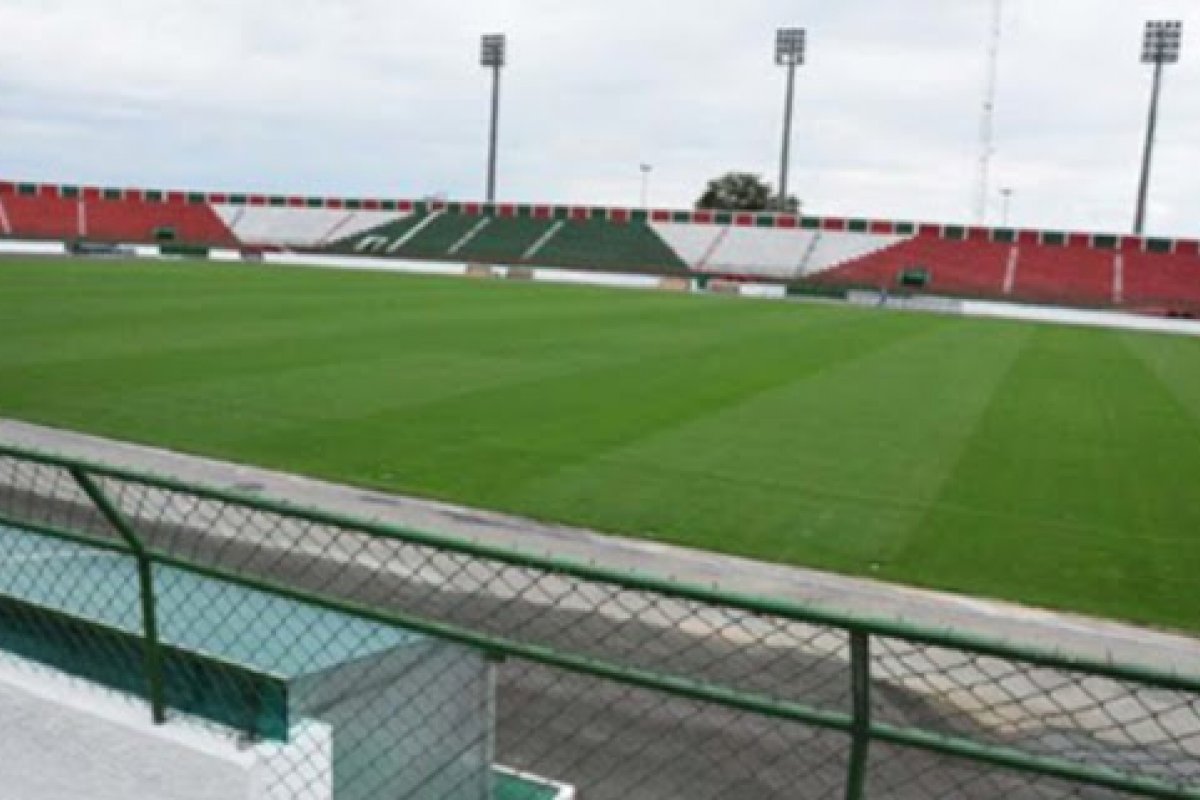 Vitória pressiona na segunda etapa, mas não consegue vencer Doce Mel e está fora do Baianão